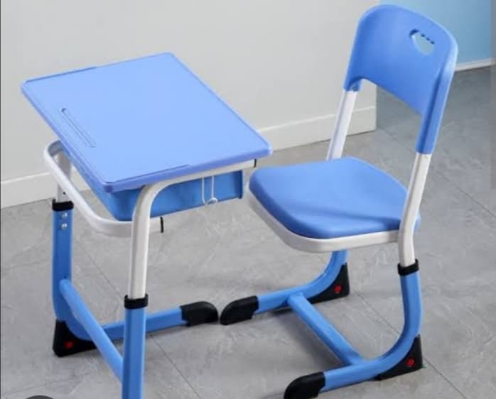 *للبيع*
🪑🪑
*لاصحاب المدارس الخاصه*
مجالس ايطاليه فخخخخخخمه
كرسي وتربيزة الارجل حديد متيييين جدا جدا لا يصدأ نهااااائ
سعر الطقم 430 تفاوض 
امدرمان شارع - صورة 2