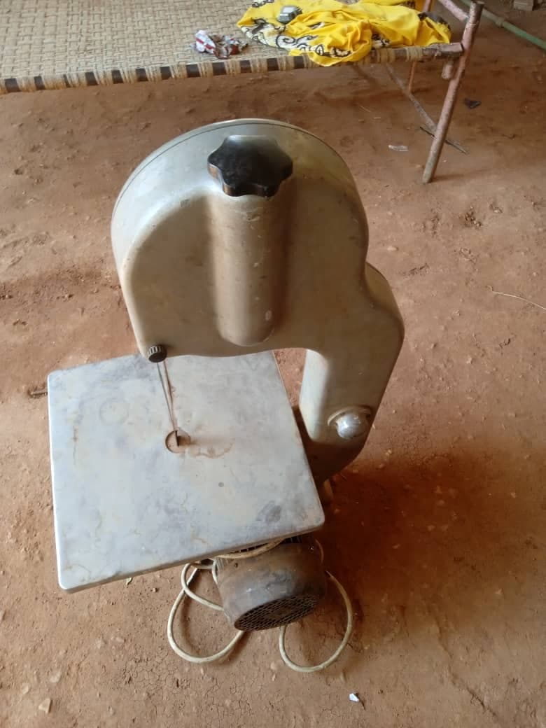 منشار خشب 
منشار ايطالي موتر ٤٥٠ فولت
السعر ٩٥٠ الف قابل للتفاوض في حدود المعقول
الحاج يوسف الشقلة مربع 2 - صورة 4