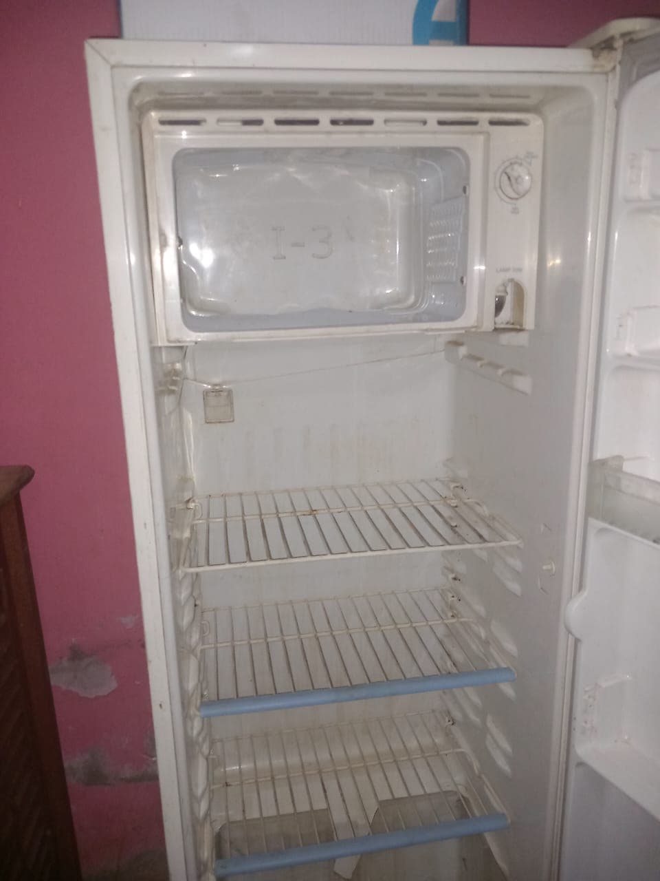 تلاجه شااازة الجي
10 قدم شغاله فل الفل 
شششازة
السعر 600
امدرمان الجرافة - صورة 2