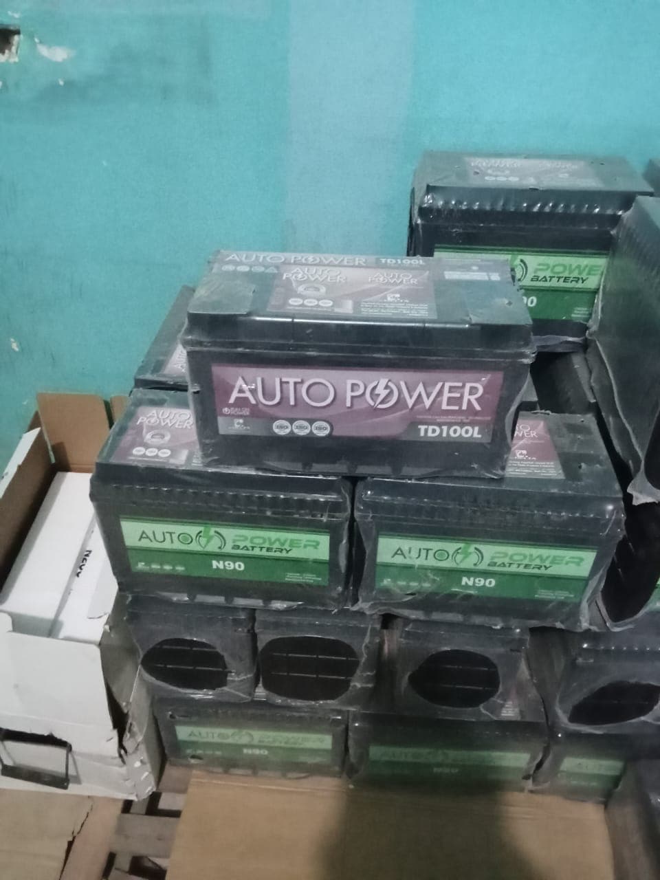 بطاريات عربات : 
80 أمبير السعر  3500
70 أمبير السعر 2550
 200 أمبير السعر 8000
220 أمبير السعر 8700
60 أمبير السعر 2450
150 أمبير السعر 6500
