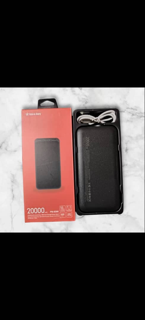 عرض تخفيض علي بور بانك Lisa @ Gray الاصلي
باور بانك 18 واط  20000 ملي امبير 
🔸سعة كافية لشحن أربعة هواتف بالكامل 

مع بقاء الطاقة
🔸صغير و خفيف و مريح  - صورة 2