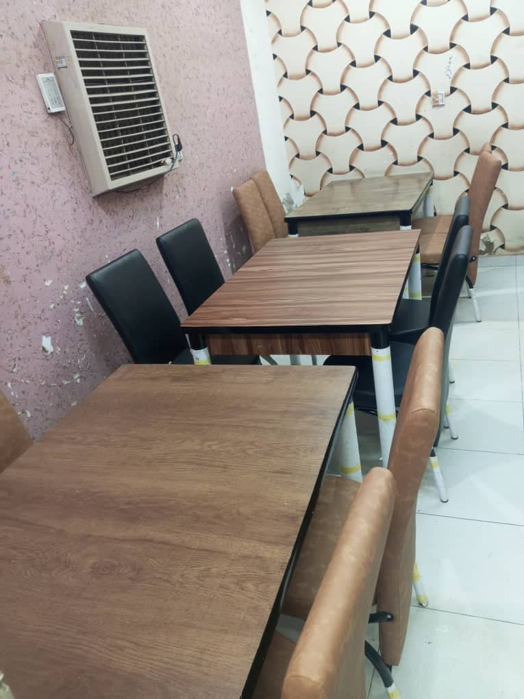 🌟 عروض خاصة على الجلسات الخشبية! 🌿

مصنوعة من الخشب التركي بجودة عالية 🤝
كراسي منجدة جلد وأرجل من الحديد المتين 💪
عرض 45سم، طول 100سم، ارتفاع 70 سم 📏
 - صورة 8