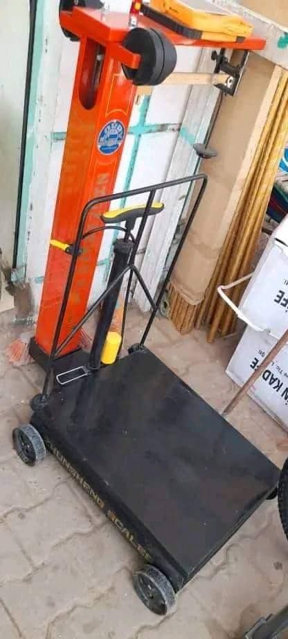 ميزان الكتروني ومكنه خياطه اكياس
