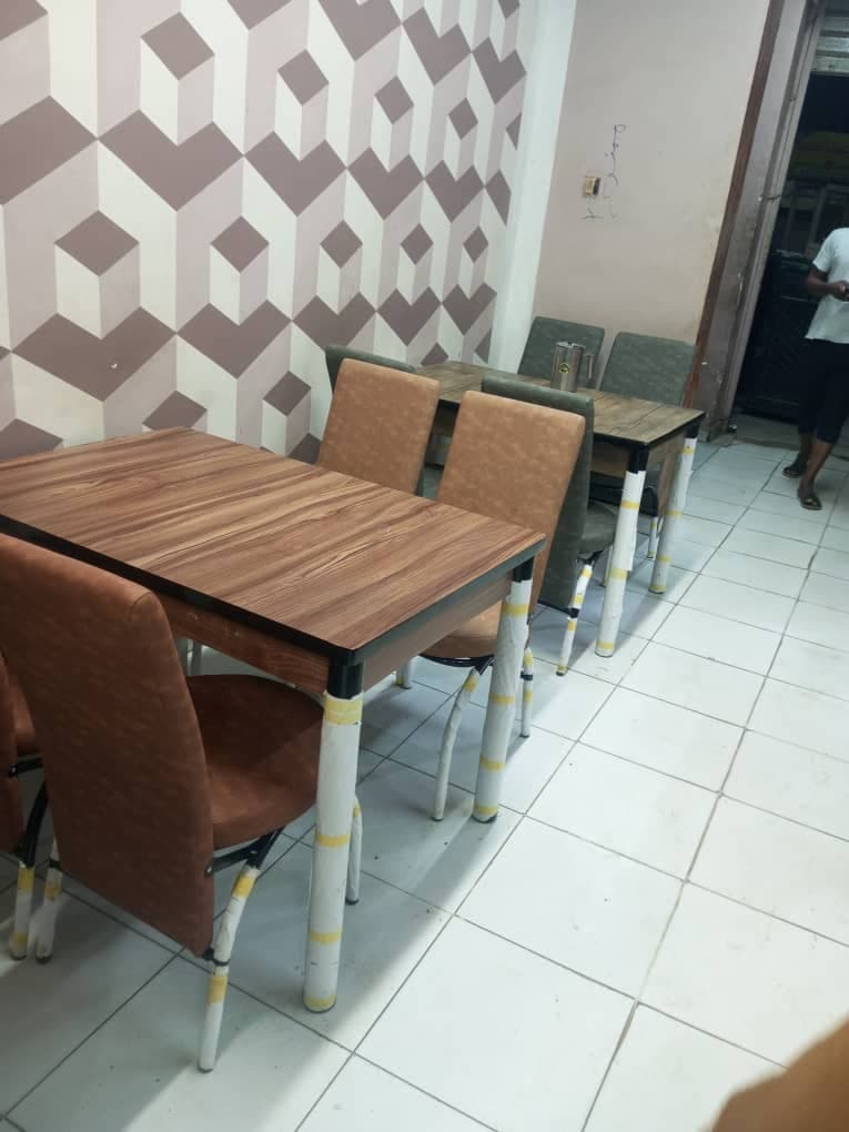 🌟 عروض خاصة على الجلسات الخشبية! 🌿

مصنوعة من الخشب التركي بجودة عالية 🤝
كراسي منجدة جلد وأرجل من الحديد المتين 💪
عرض 45سم، طول 100سم، ارتفاع 70 سم 📏
 - صورة 9